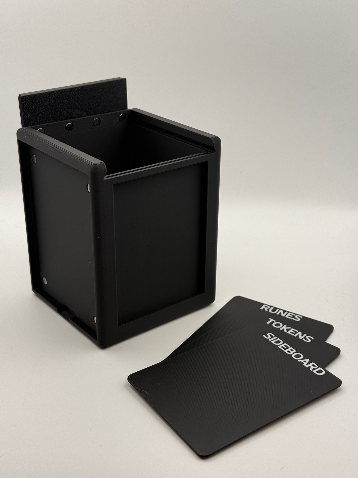 AlterVault: Deckbox with Custom Art Panels